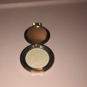 Becca vanilla quartz highlighter